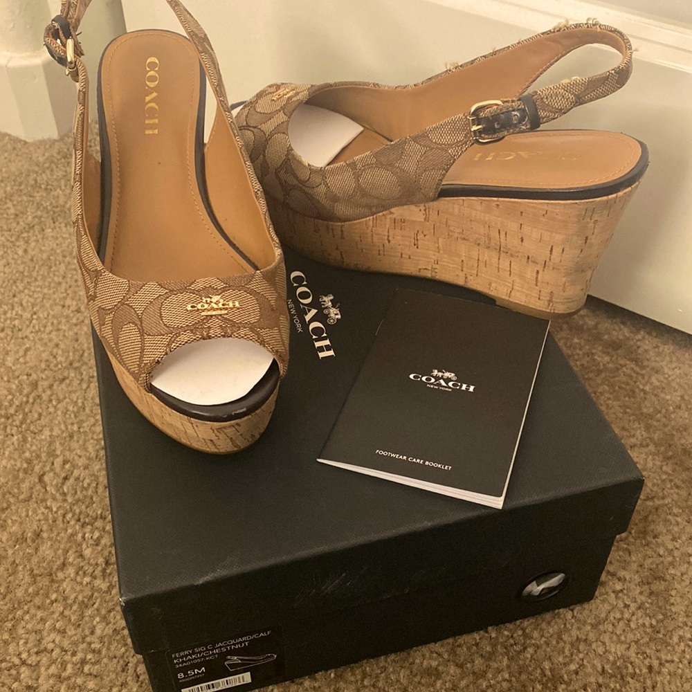 Coach Size 8.5M Wedges in Khaki/Chestnut